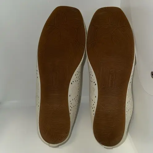 Baretraps Chika Cream Floral Vegan Leather Ballet Flats Women’s 10