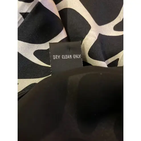 Inc international Petite Skirt Womens 6P Used 100% Silk Black Cream Short