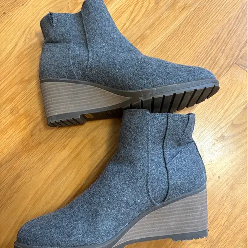 Dr. Scholl’s Chloe Wedge Bootie Charcoal Grey Felt Women 8M Winter Comfort EUC Gray Size 8