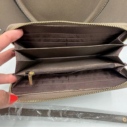 La Terre Chic Taupe PU Leather Shoulder Bag Set w/Matching Wallet Brown