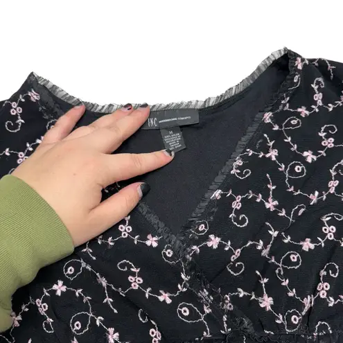 Y2K Black & Pink Floral Lettuce Trim Lace V