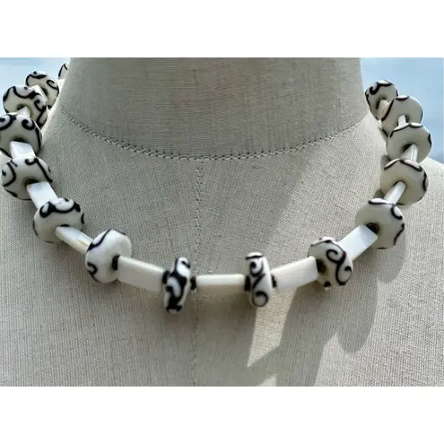 Vintage Donna Dressler White Art Glass Mother of Pearl Beaded Necklace