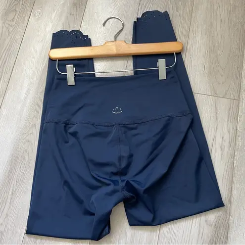 Beyond Yoga Leggings cruz scalloped laser cut womens Navy Blue (medium) workout