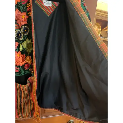 Handmade GUATEMALAN TEXTILE & VELVET
EMBROIDERED FLORAL OPEN JACKET