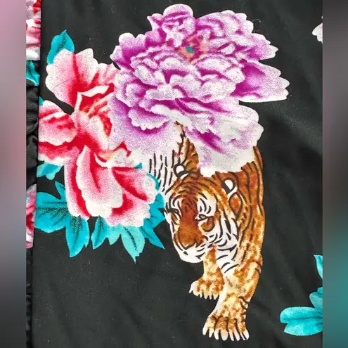 Black Tiger Floral Push