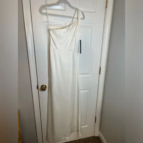 Elliatt Biarritz Gown in Ivory