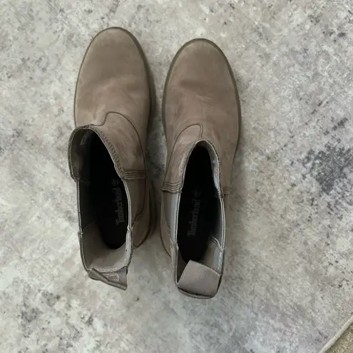 Timberland  Barely worn Beige suede Chelsea boots size 7