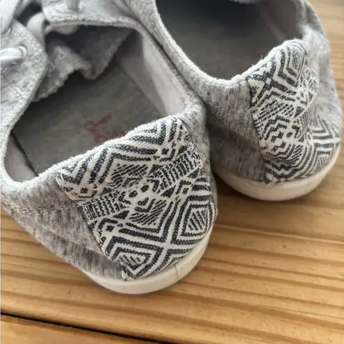 Jellypop Gray and White Sneakers Casual Comfort