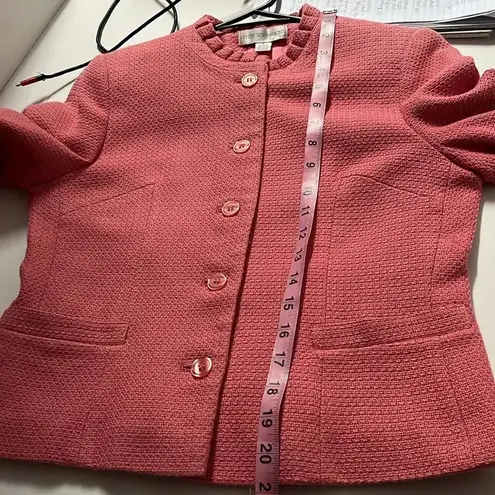 Petite Sophisticate Pretty pink vintage blazer size 2 textured blazer lined pleated cuffs neckline