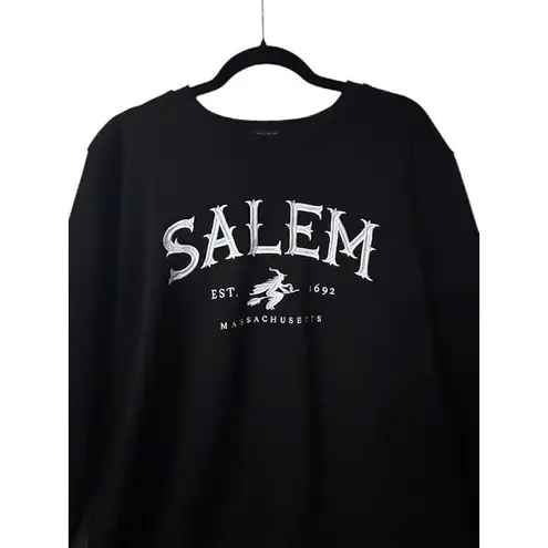 Salem Massachusetts EST 1692 Black Sweatshirt L Witchy Crewneck Sweatshirt Warm Size L