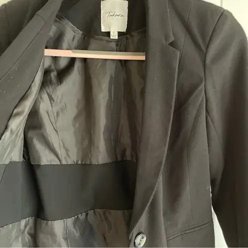 Takara Black Fitted Minimalist Button Business Blazer Sz Small in EUC