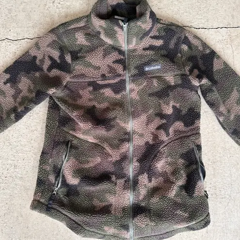 Columbia Unisex camo army print  zip up sweater size medium