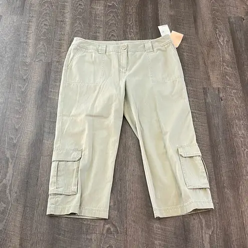 Caslon Cargo Capri pants in Khaki
