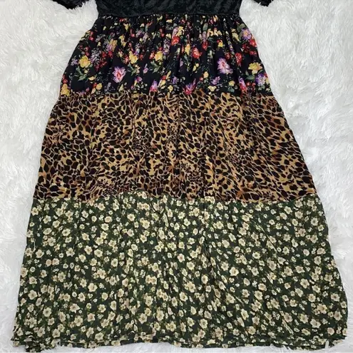 Women's Floral Print Dress by Kum Song(Size Medium) Black