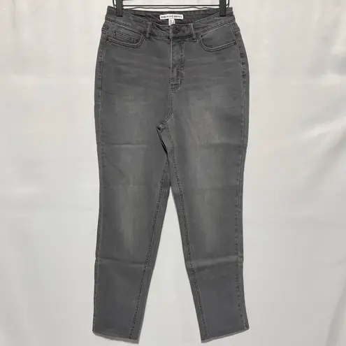 New Girl With Curves Raw Hem Ankle Length Girlfriend Jeans Gray Wash Size 4