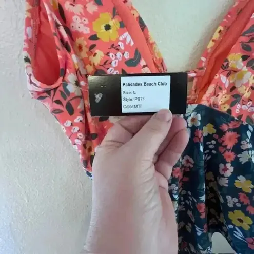 Palisades Beach Club NWT V