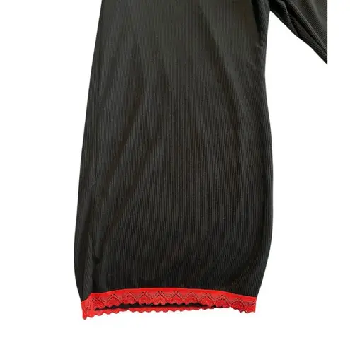 Love to Sleep Pajama Set 2 Piece Womens Size Medium Black Red Cami Capri Bottoms