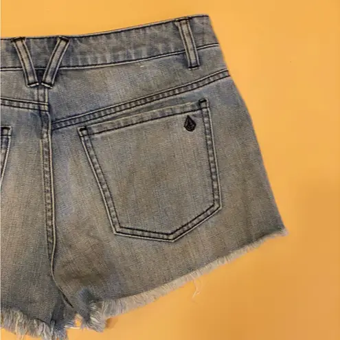 Volcom 5/$20  Blue Light Wash High Waisted Distressed Denim Shorts Size 26