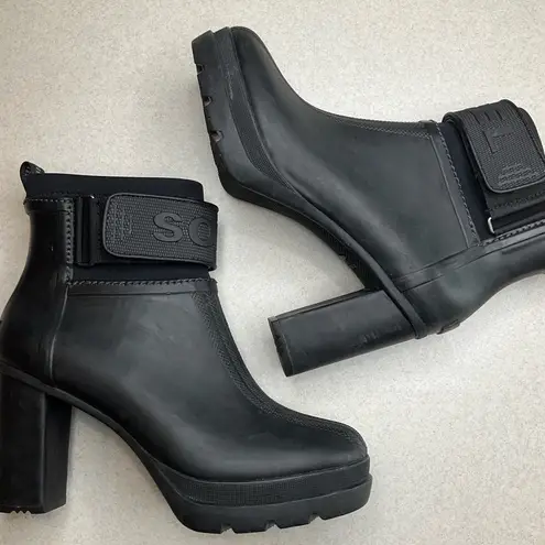 Sorel  Medina LII Heeled Rain Boot 10.5 Black On Black