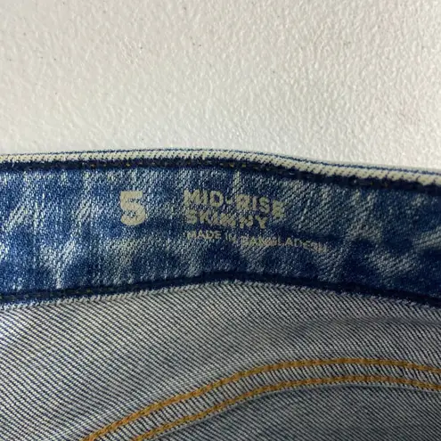 Arizona Jeans Arizona Jean Co women's medium wash multibutton stretch midrise distressed jeans