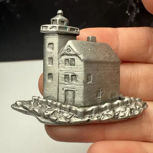 REN Round Island MI Lighthouse Brooch Brooch Pin Pewter Silver Tone Signed