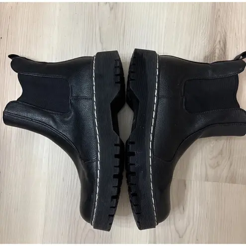 Black Leather Platform Boots Size 7.5 sincerely Jules
Sleek Hippie Retro