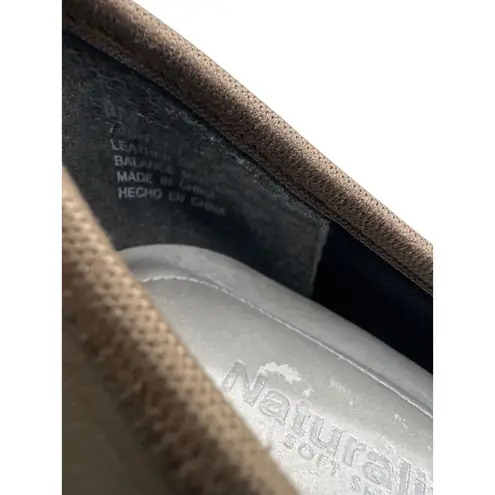 Naturalizer Size 8M Leather Business Casual Heels Slip On EUC