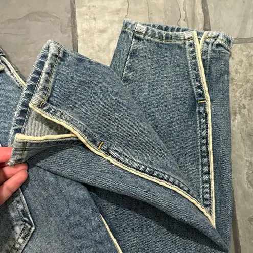 AMO Twist Slim Leg Jeans