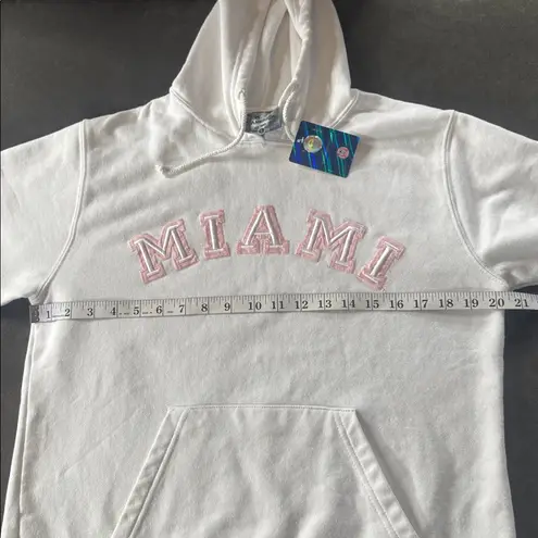 J. America Women’s White Embroidered MIAMI College Hoodie Size L NEW