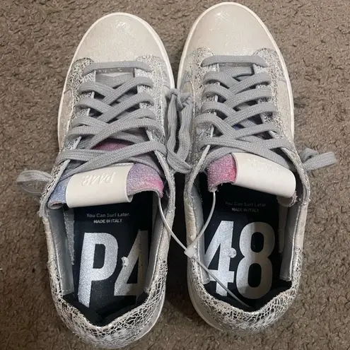 P448 NWOT Vintage Thea Low-Top White & Silver Metallic Paint Crackle Sneakers