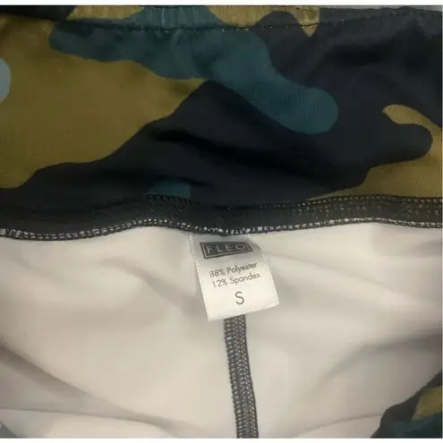 Fleo Alpine Camo Olive OG shorts size small Green
