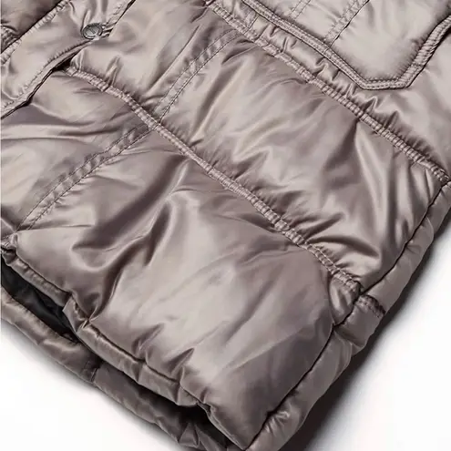 Urban Republic silver grey puffer coat. Detachable hood with faux fur. Size M.