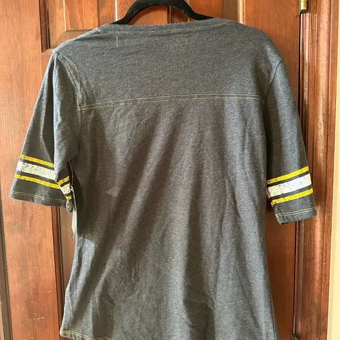 Russell Athletic NWT University of Iowa Hawkeyes Large V Neck T Shirt Russel Brand