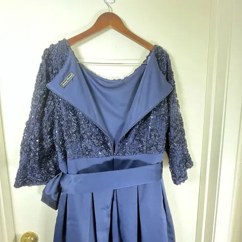 Jessica Howard Plus Size Lace Round Neck Sequin Satin Belt Ball Gown 22/24