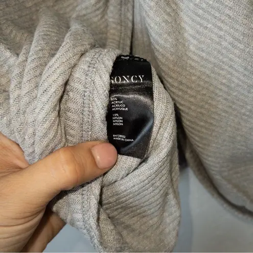 NWT Soncy Gray Twist Back Sweater Size 00 (10)