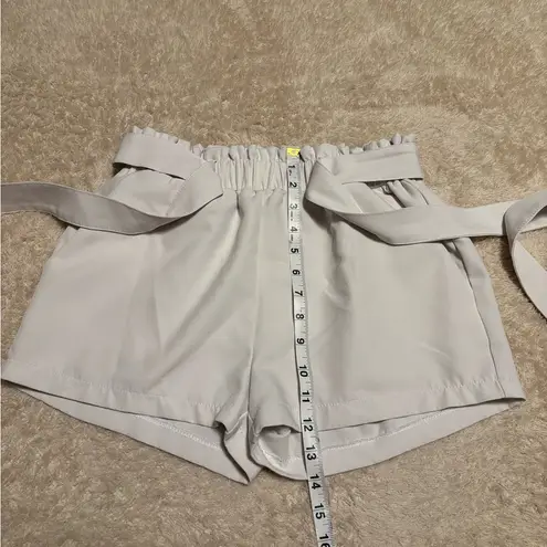 Revamped Elegant White Women's Shorts Size Small