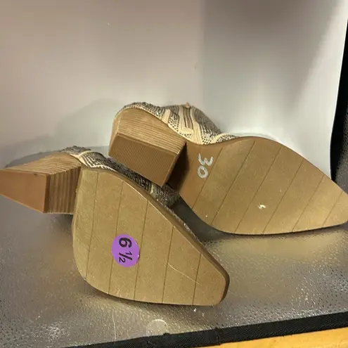 Very G Fashion boots size 6 1/2. Absolutely beautiful the boots have beautiful bling