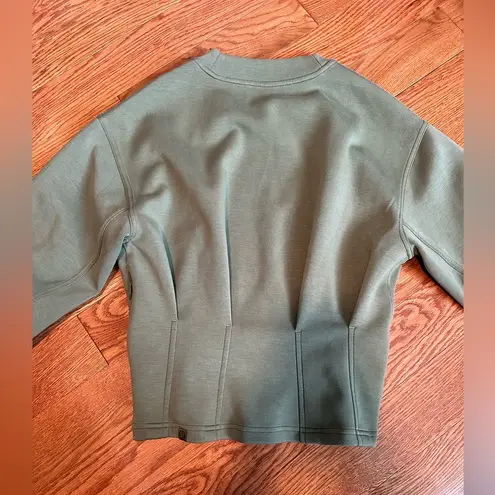 Lululemon  crewneck