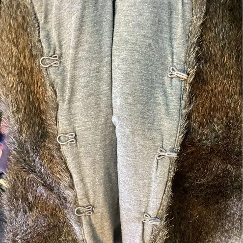 REVUE WOMEN’S GREY/BROWN FAUX FUR LINED V NECK VEST w/POCKETS SIZE MEDIUM Gray
