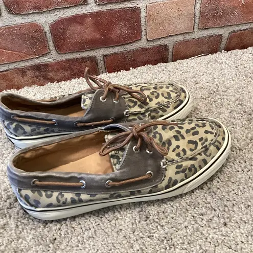 Sperry  topsider Leopard print boat shoes size 8.5