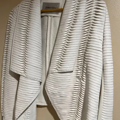 SIZE L **Patrizia Luca Milano, ** White Jacket EUC Size L