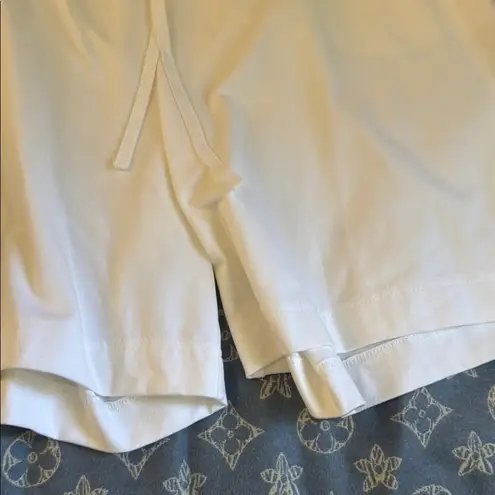 Karen Scott White Athletic Shorts with Elastic Waistband
