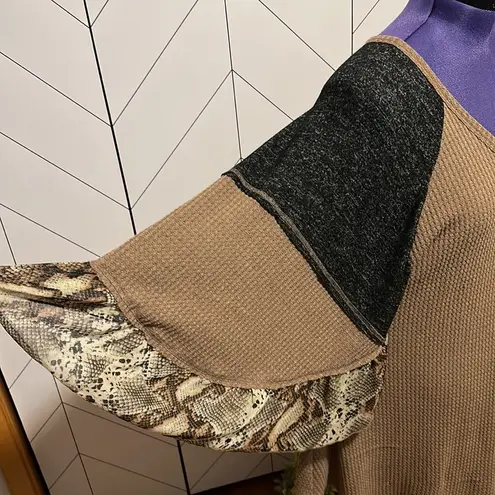 Hummingbird Women’s Large Waffle Knit Brown Snake Print Bell Sleeve Midi Dress