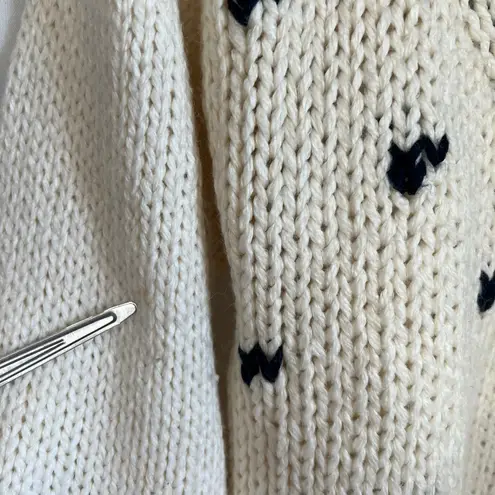 Currants Knitted by hand knit sweater women’s size Small white blue preppy VTG