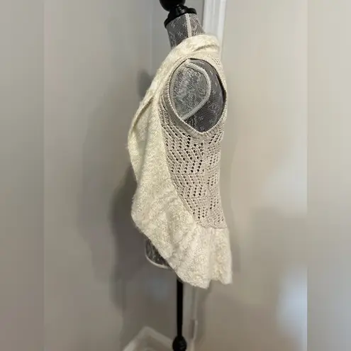 Max Studio  Women’s Sz: M Open Knit Faux Fuzzy Edging Open Sweater Vest. - Image 5