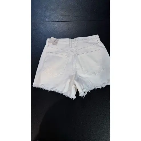 We The Free  WOMENS WHITE BUTTON FLY DISTRESSED SHORTS SZ 26 NEW P1-54