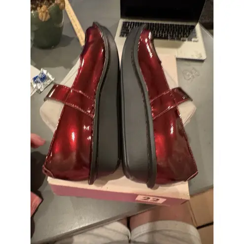 Alegria Leather Slip-On Mary Janes Faye Cherry Bomb Patent Size 37 US 7-7.5