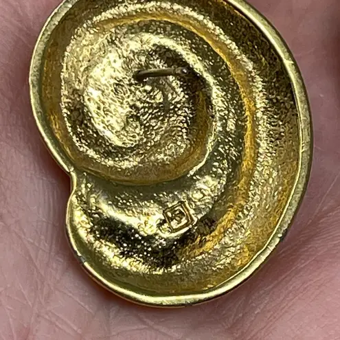 Vintage Signed ??? Gold Tone & Cream Enamel Post Earrings Classy Formal Retro