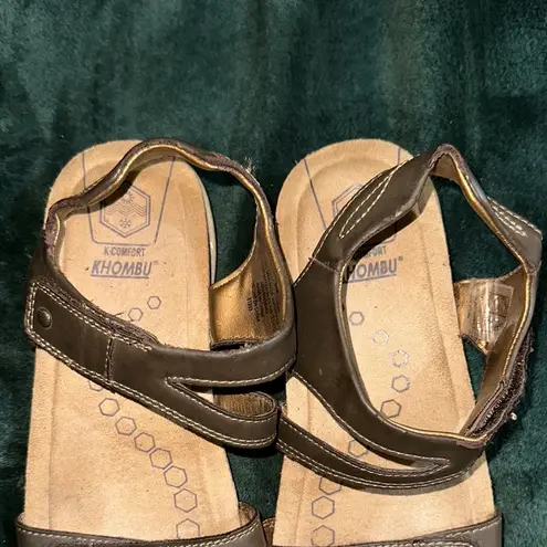 Khombu Comfort Brown Adjustable Strap Sandals Women’s Size 8