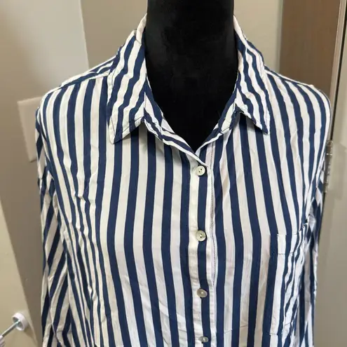 Jane and Delancey Long Sleeve Button Down Blue White Stripe Button Back Detail 2X - Image 2